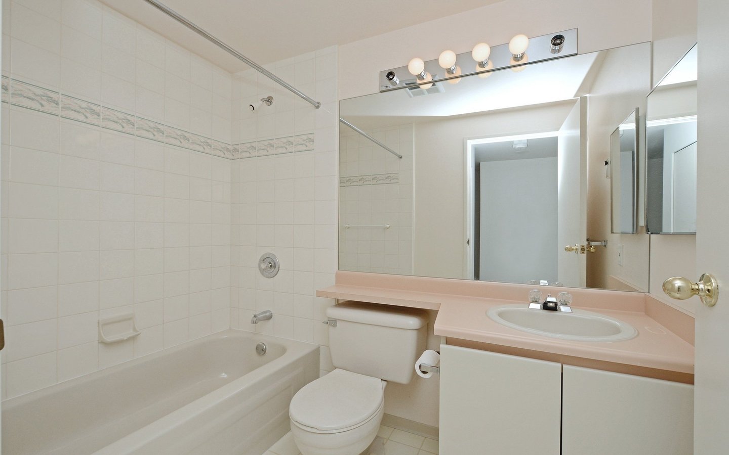 1020 View Street - Photo 10