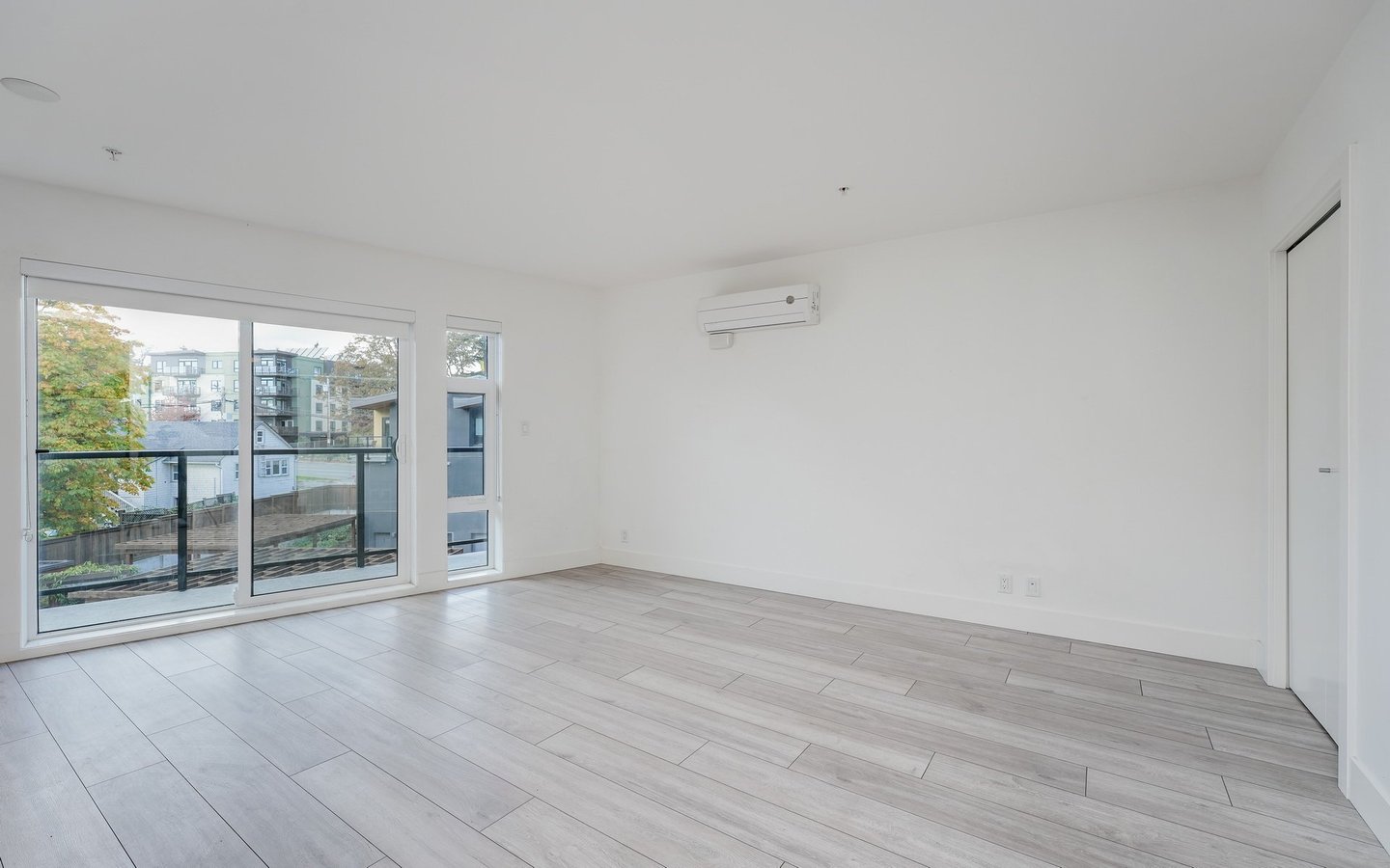 991 McKenzie Avenue - Photo 2