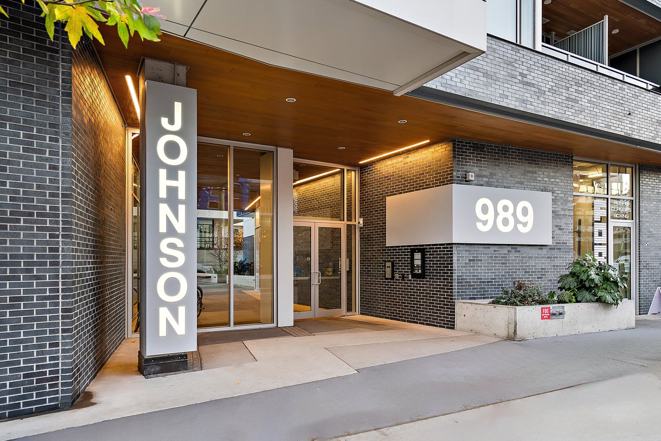 989 Johnson Street - Photo 4