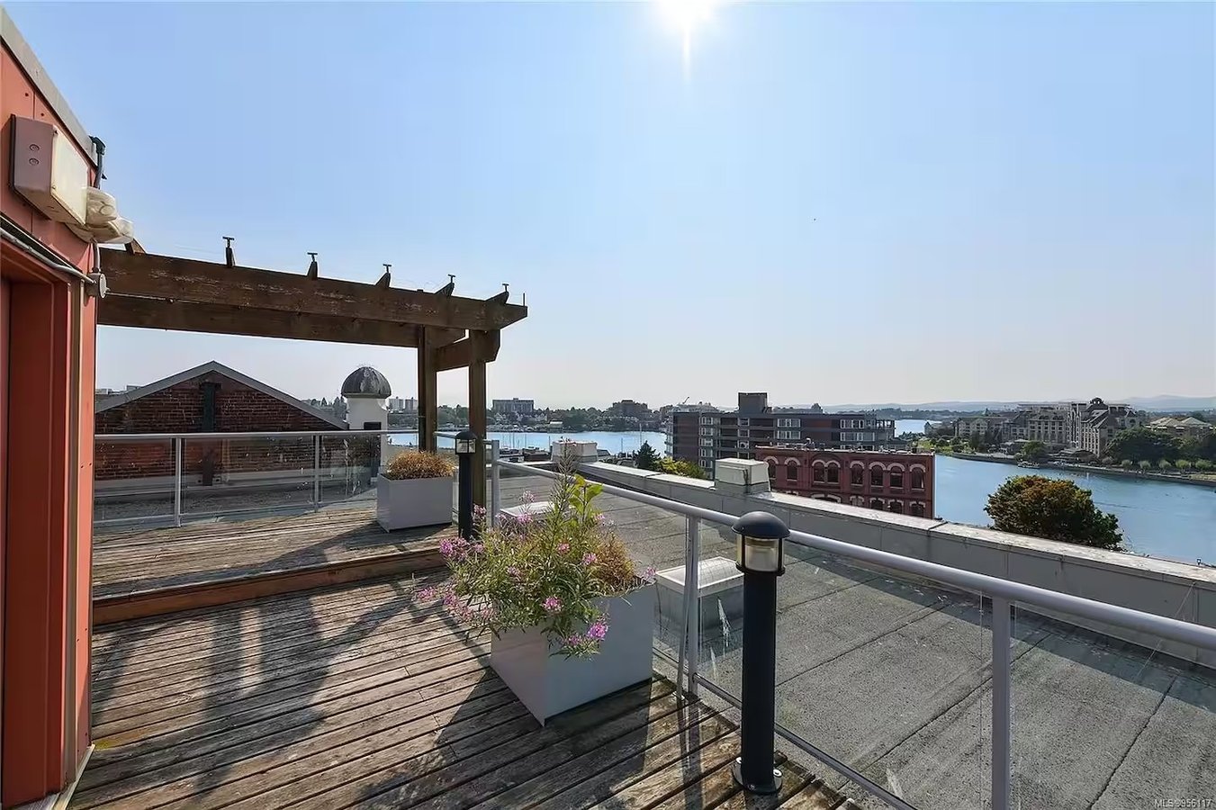 524 Yates Street - Photo 3