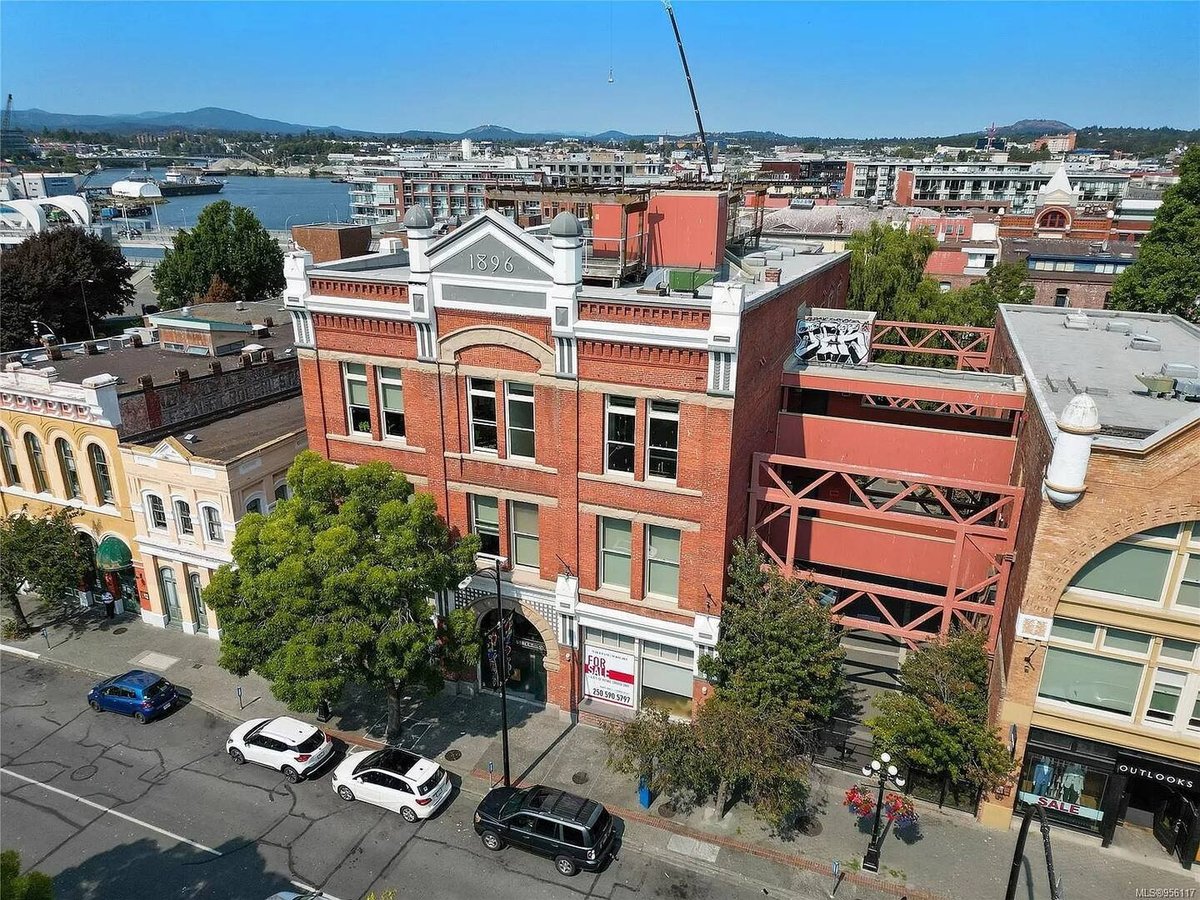 524 Yates Street - Photo 2
