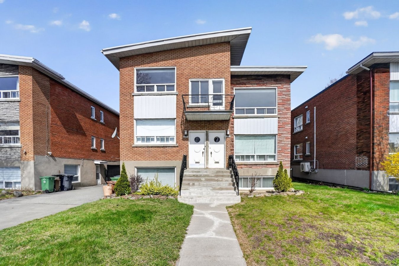 2157 Rue du Collège - Photo 1