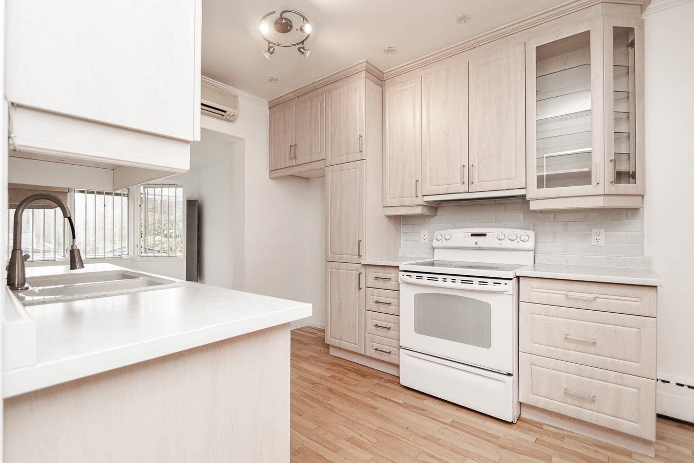 1010 Avenue Sainte-Croix - Photo 1