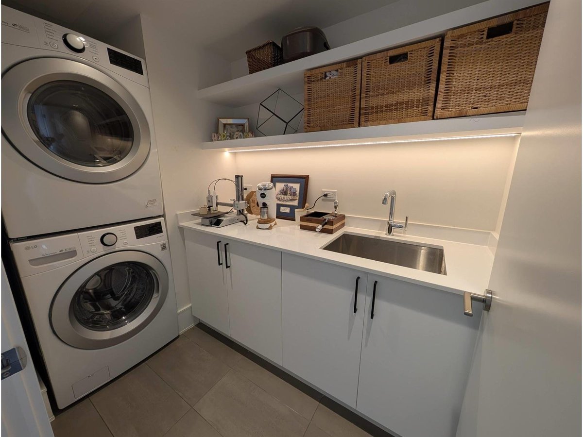 19FL 1500 MARTIN STREET - Photo 3