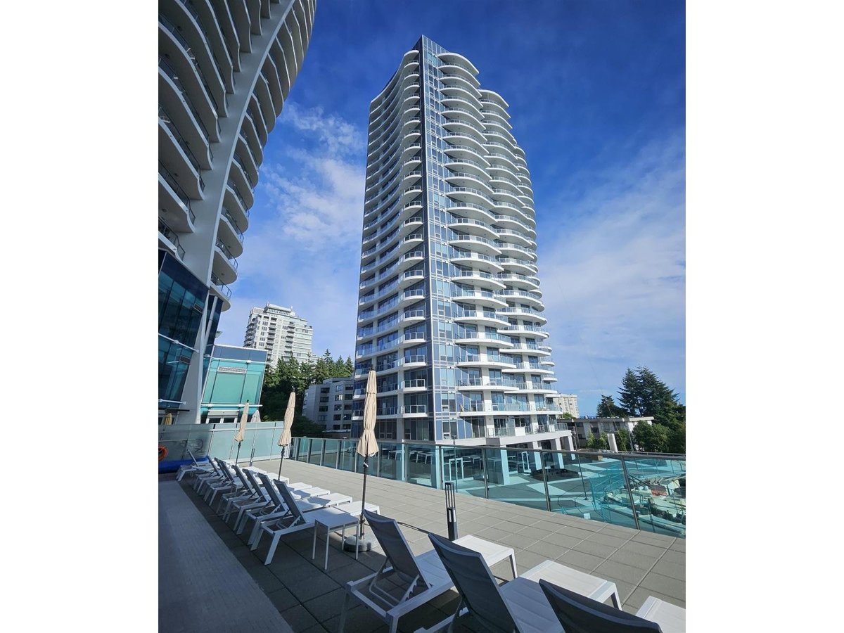 803 1475 FOSTER STREET - Photo 1
