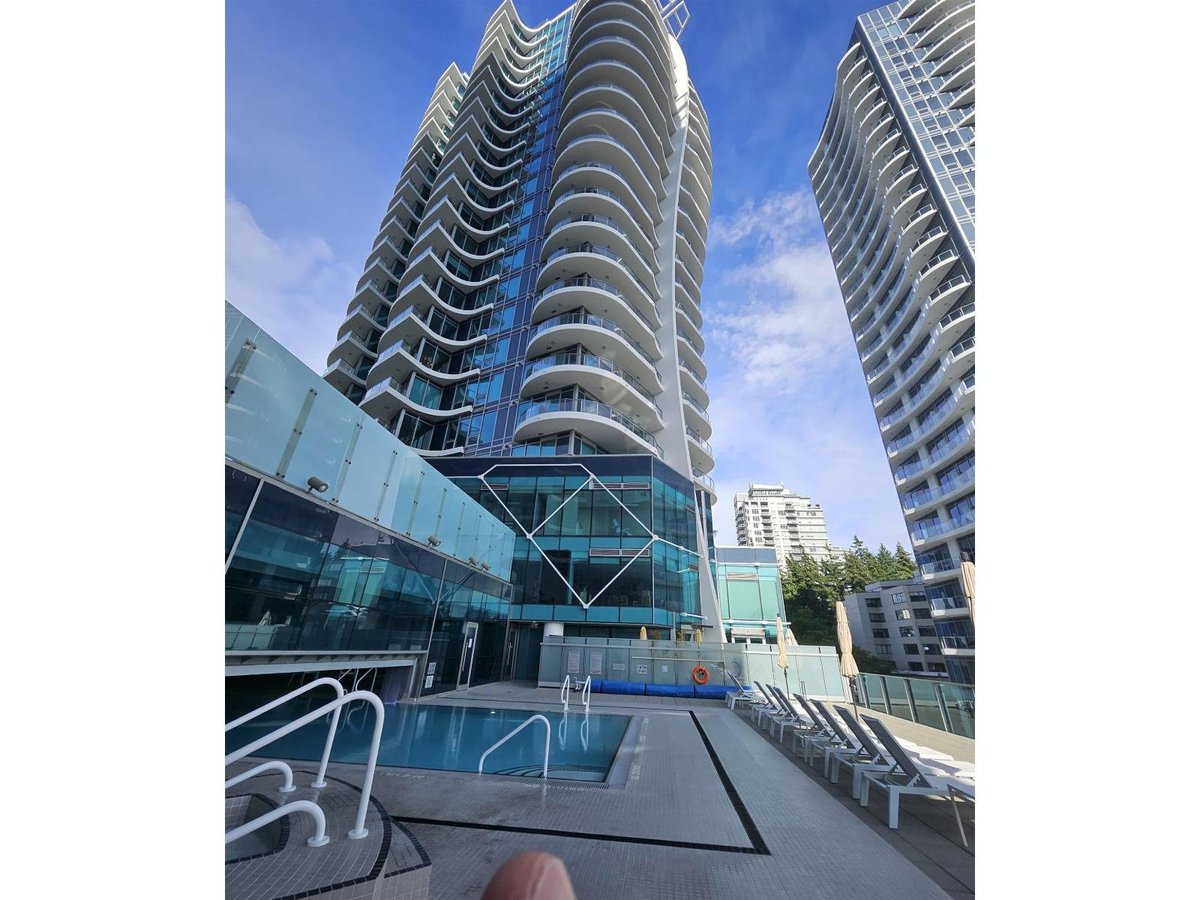 803 1475 FOSTER STREET - Photo 2