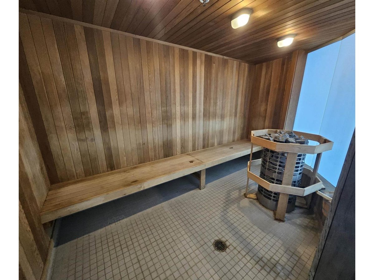 803 1475 FOSTER STREET - Photo 10