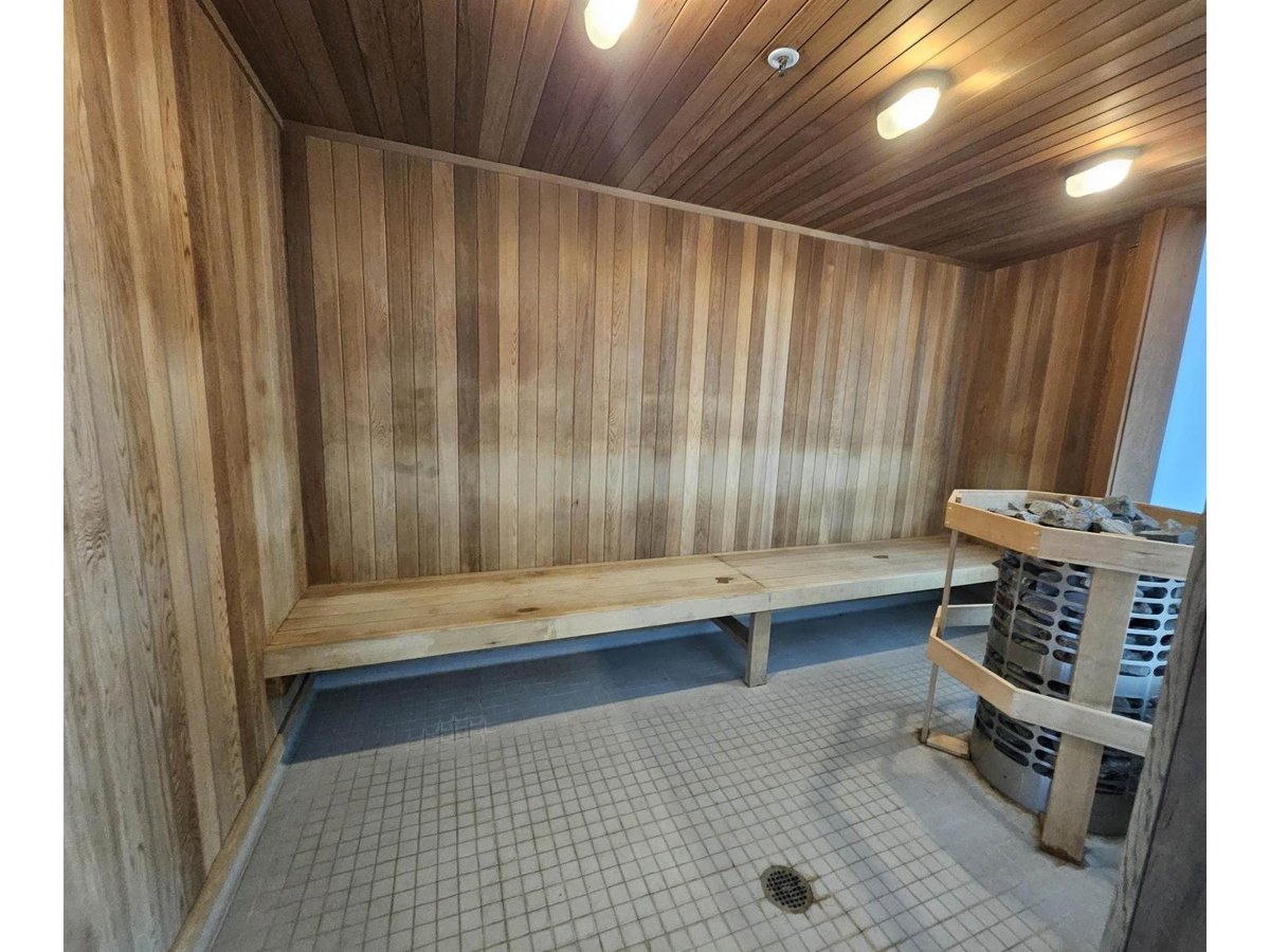 803 1475 FOSTER STREET - Photo 11