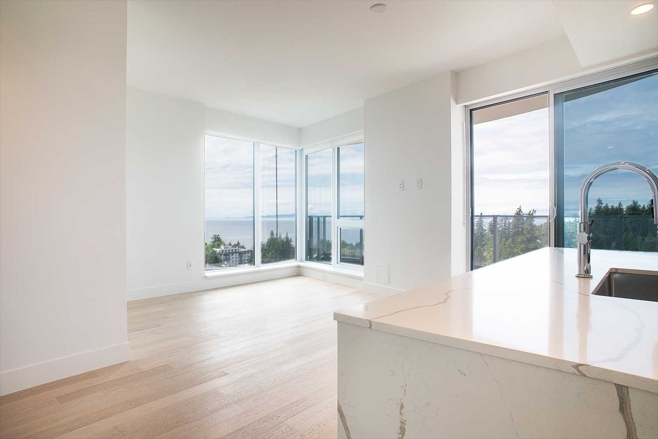 1475 Foster Street - Photo 1
