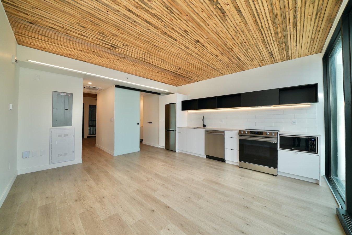 123 James Avenue - Photo 2
