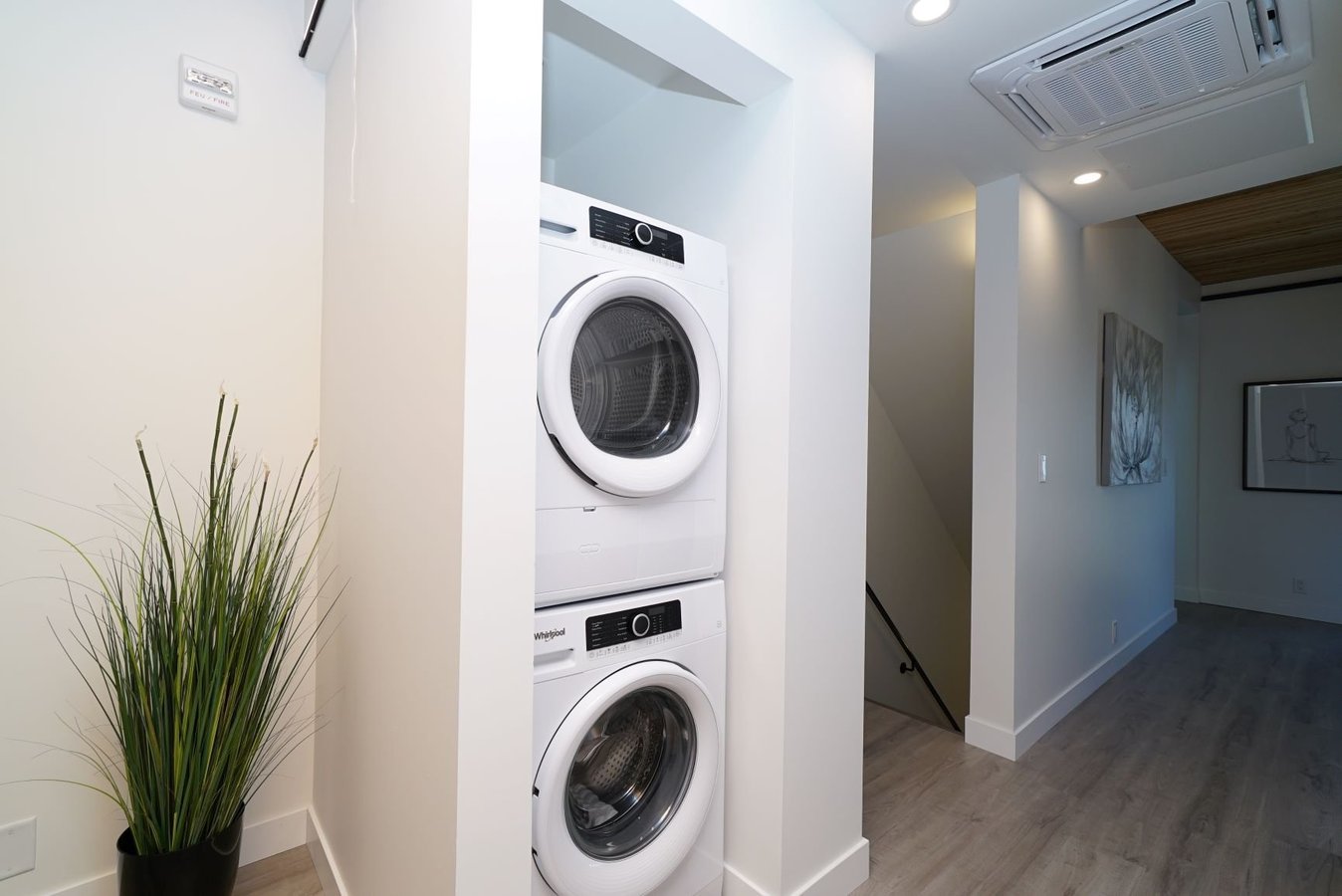 123 James Avenue - Photo 4