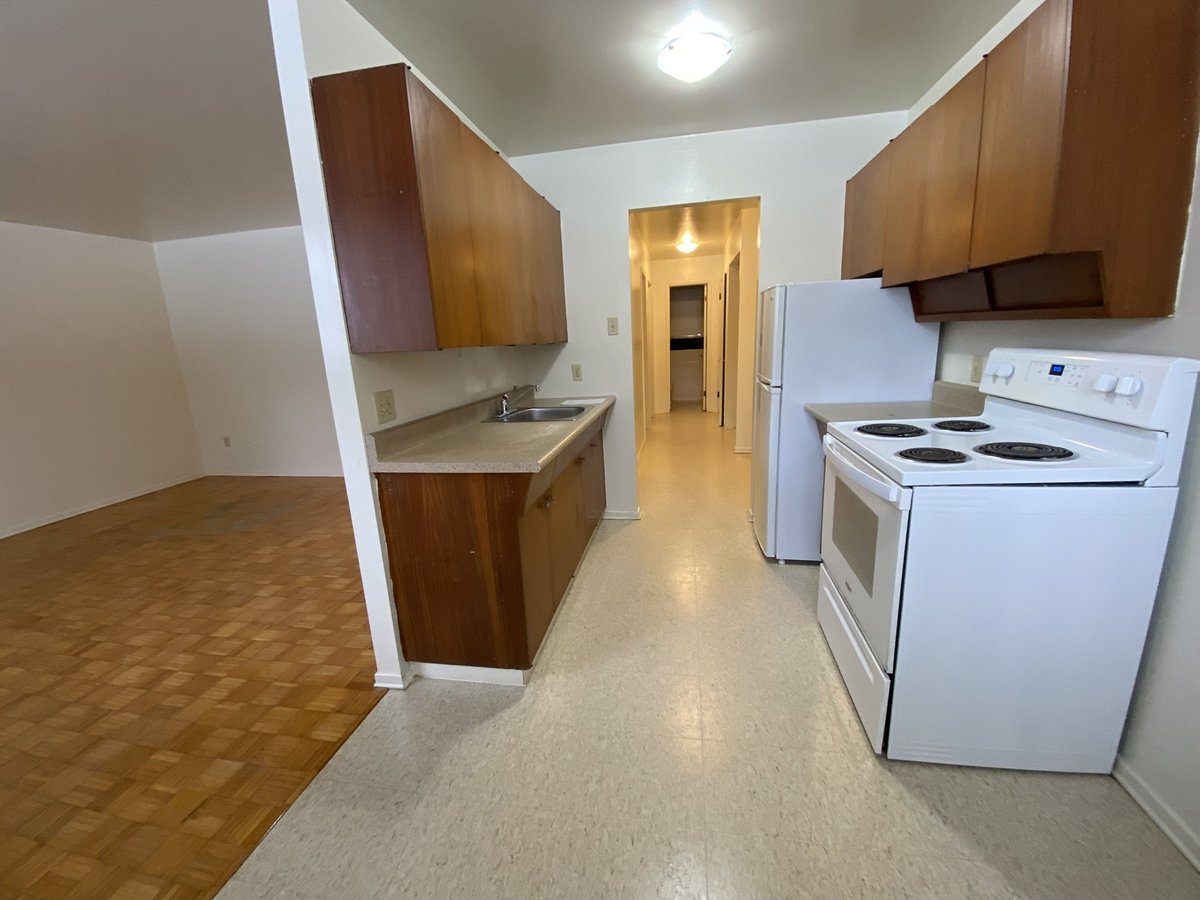 388 Wardlaw Avenue - Photo 1