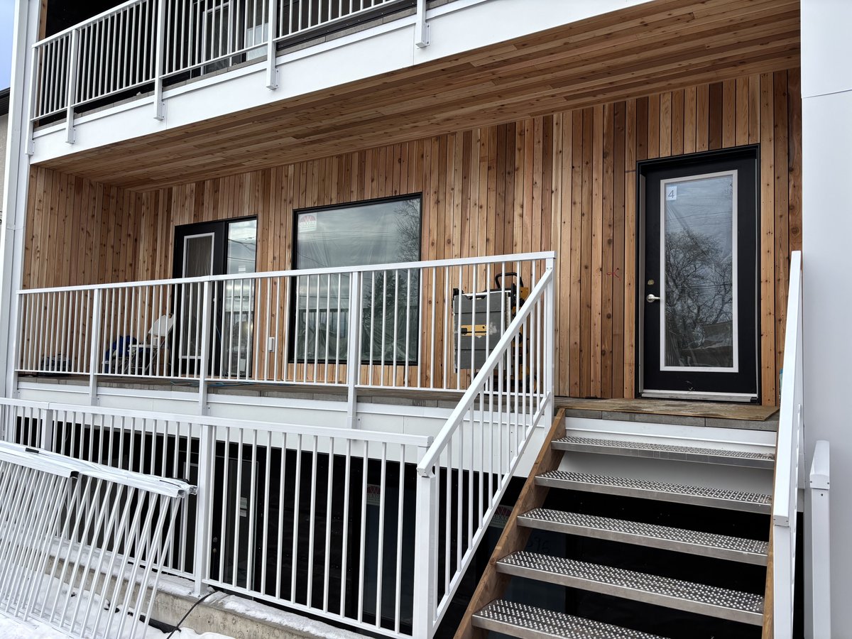100 Des Meurons Street - Photo 3
