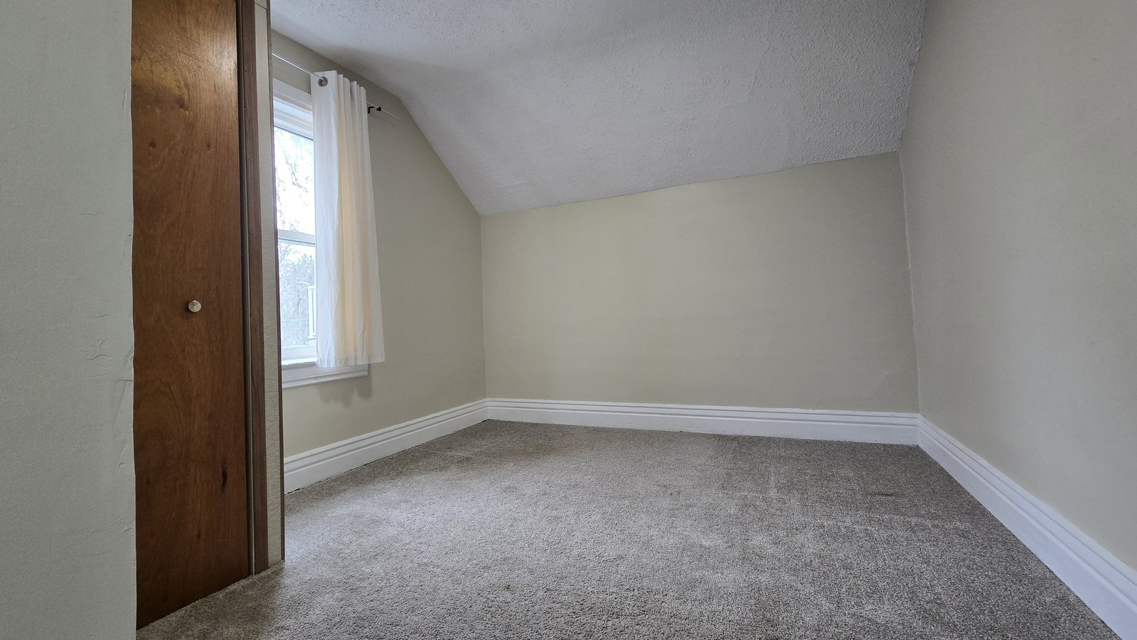 138 Arnold Avenue - Photo 5