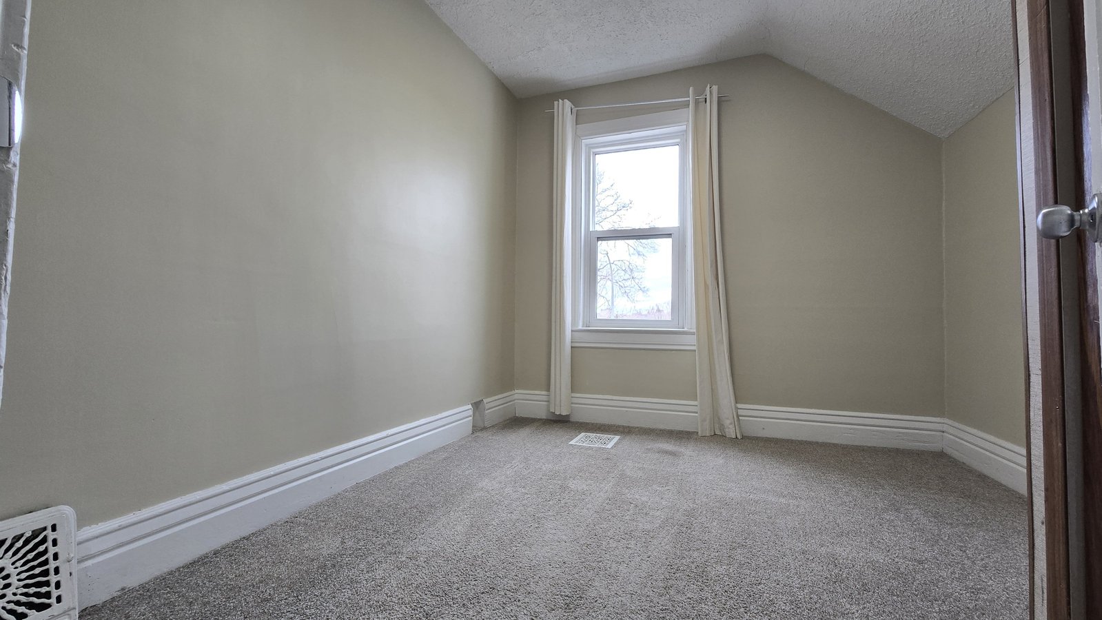 138 Arnold Avenue - Photo 6