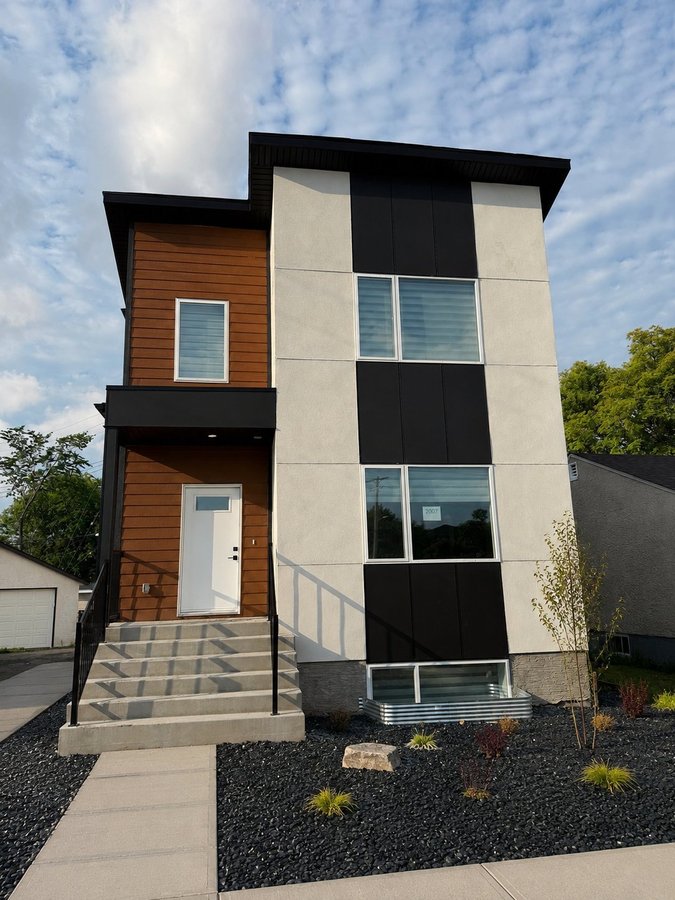 2007 William Avenue West - Photo 1