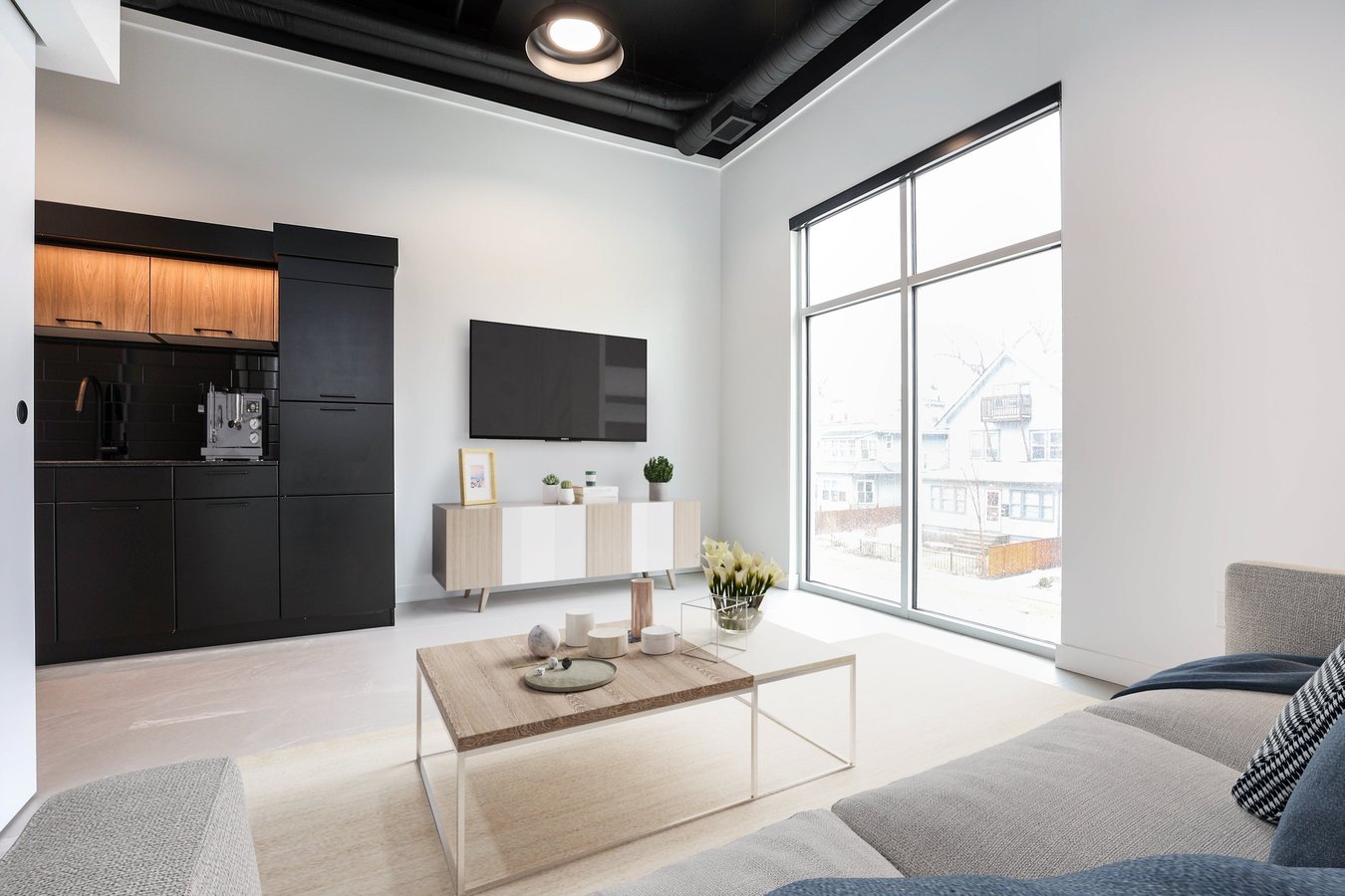 710 Westminster Avenue - Photo 2