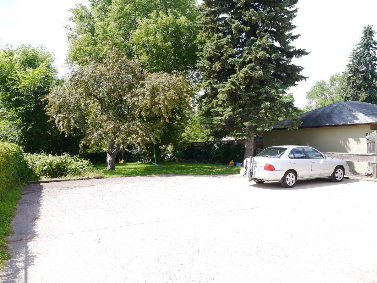990 Palmerston Avenue - Photo 2