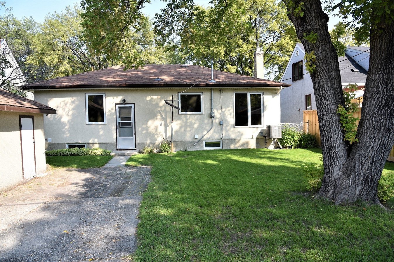 1192 Fleet Avenue - Photo 2