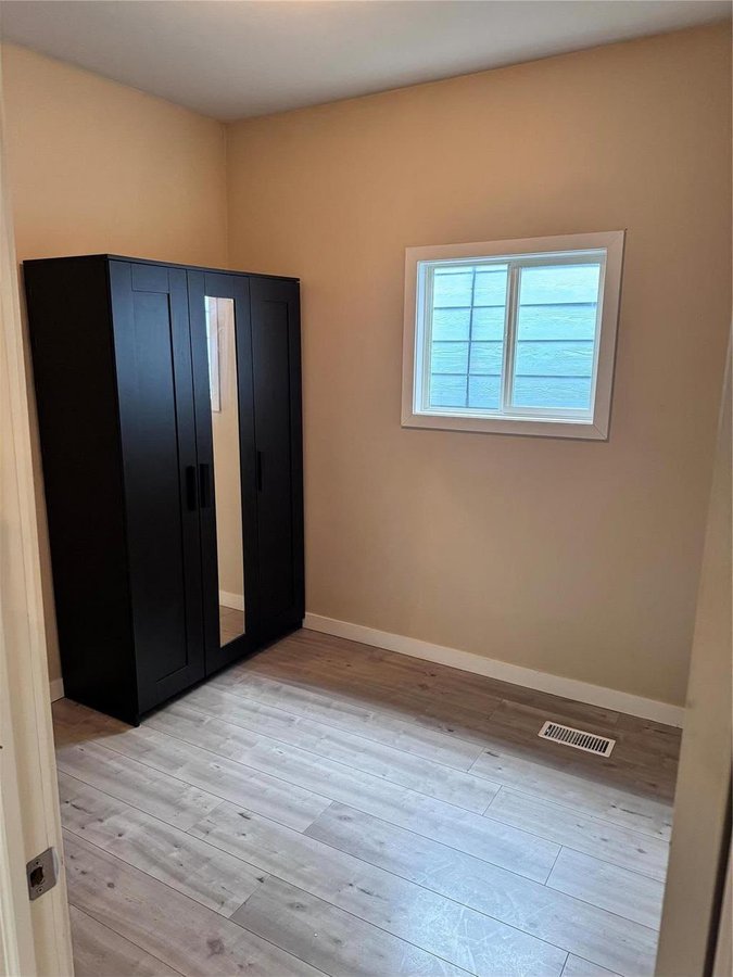 268 Martin Avenue West - Photo 8