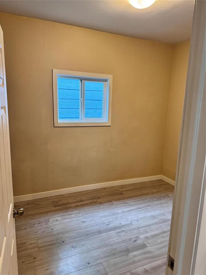 268 Martin Avenue West - Photo 9