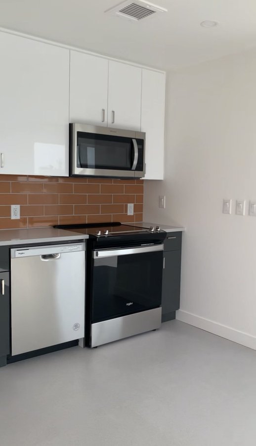 445 Wardlaw Avenue - Photo 2