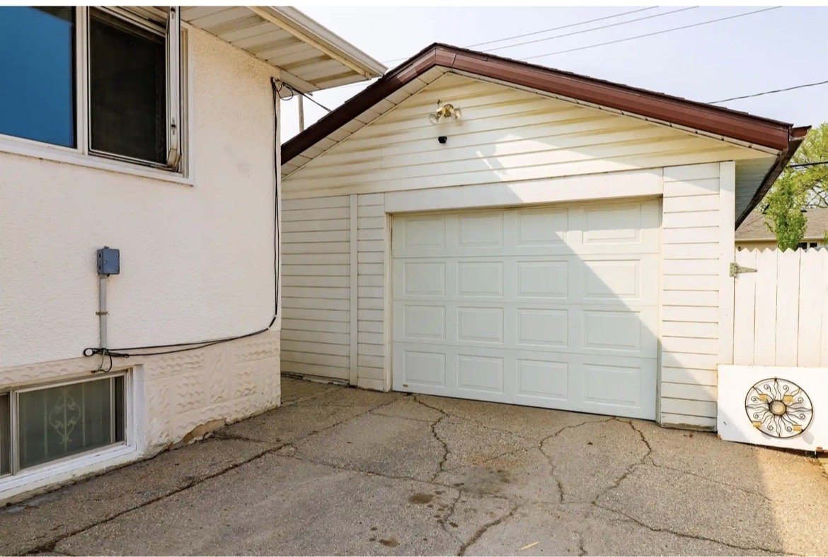 433 Regent Avenue West - Photo 18