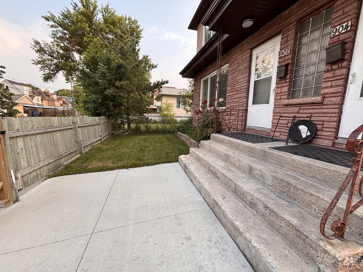 902 Burnell Street - Photo 21