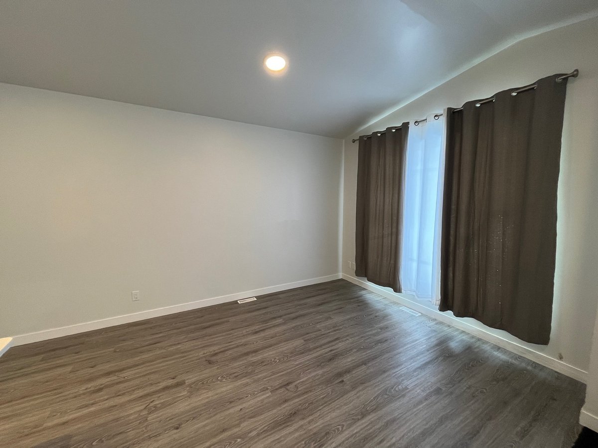 492 Hethrington Avenue - Photo 3
