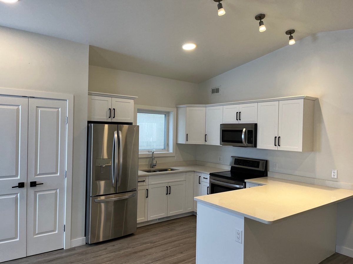 492 Hethrington Avenue - Photo 2