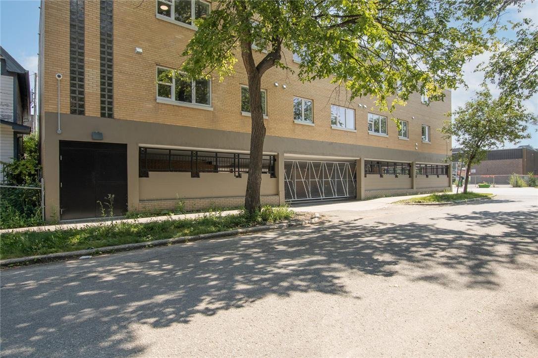 537 Ellice Avenue - Photo 2
