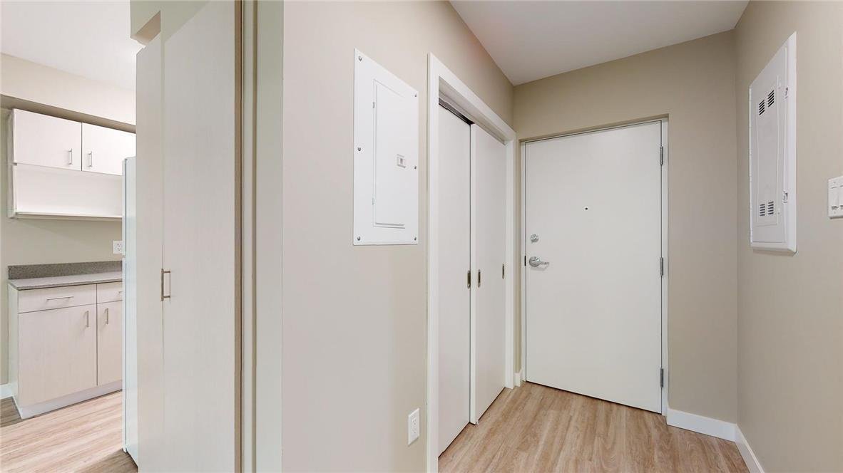 537 Ellice Avenue - Photo 3