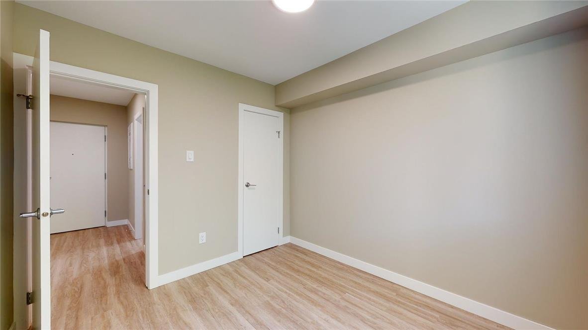 537 Ellice Avenue - Photo 5