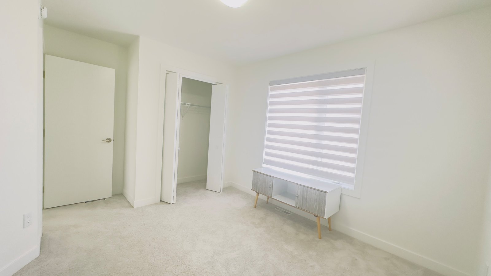 1602 Ravelston Avenue West - Photo 8