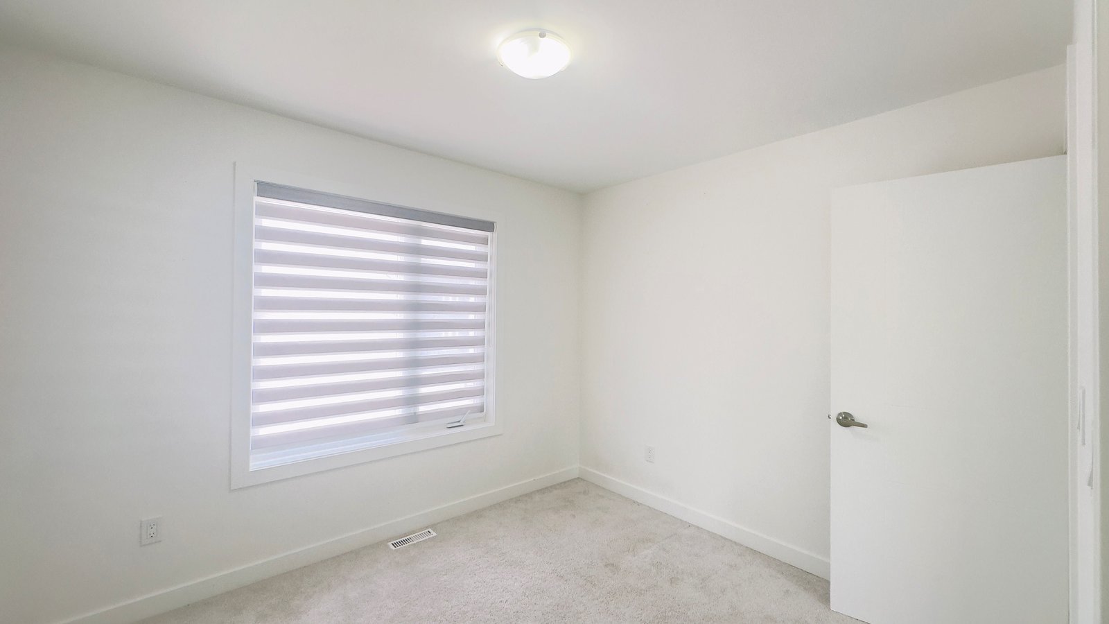 1602 Ravelston Avenue West - Photo 11