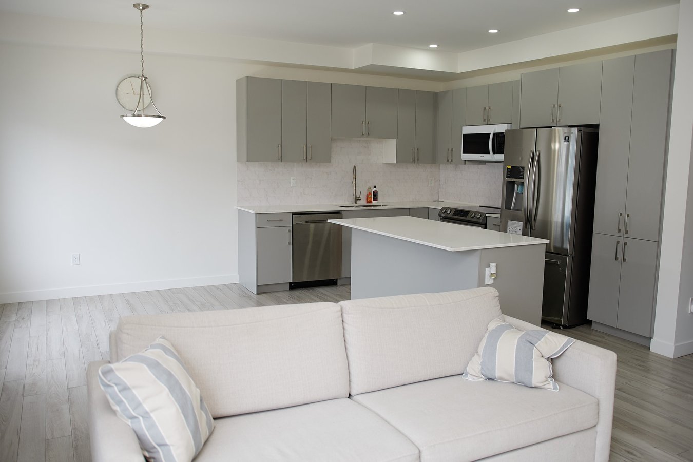 1602 Ravelston Avenue West - Photo 3