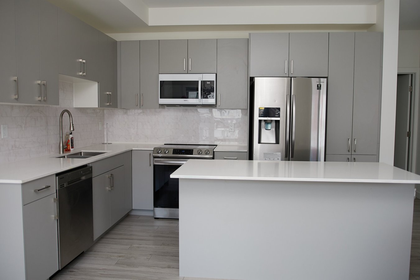 1602 Ravelston Avenue West - Photo 4