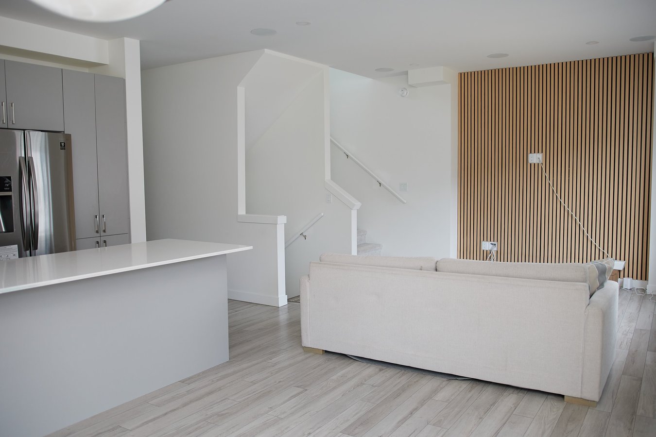 1602 Ravelston Avenue West - Photo 2
