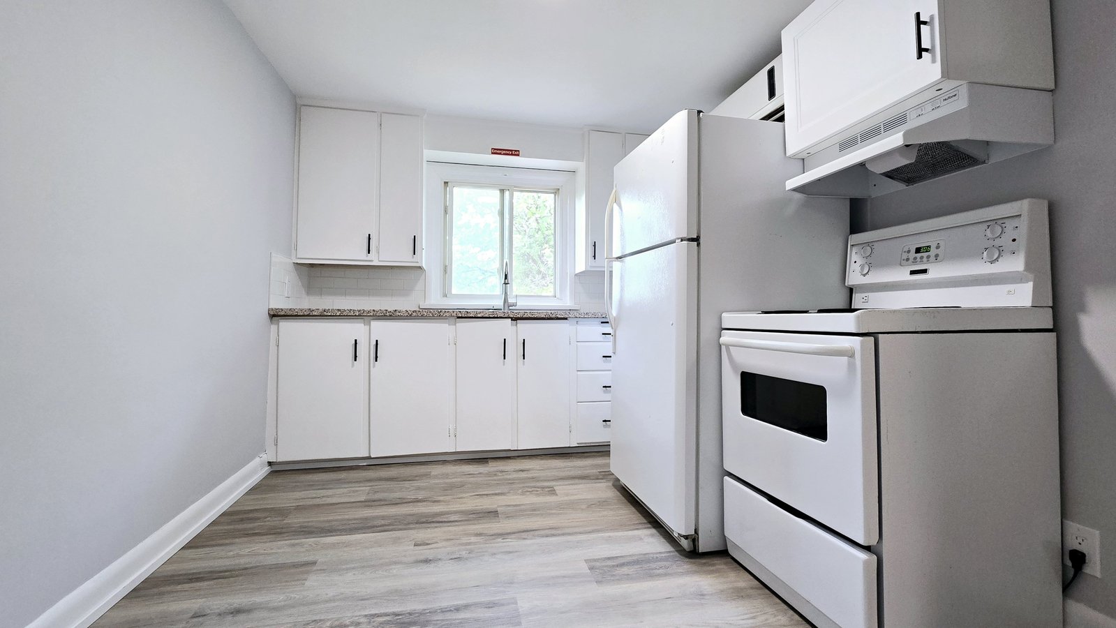 999 Grosvenor Avenue - Photo 2
