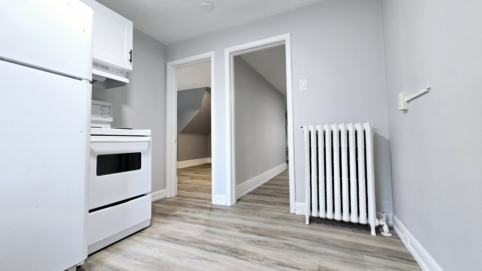 999 Grosvenor Avenue - Photo 3