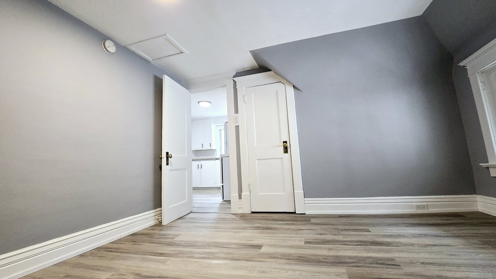 999 Grosvenor Avenue - Photo 5