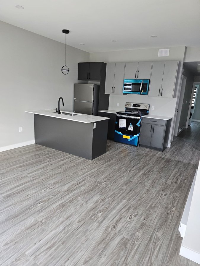 1145 Rosemount Avenue - Photo 2