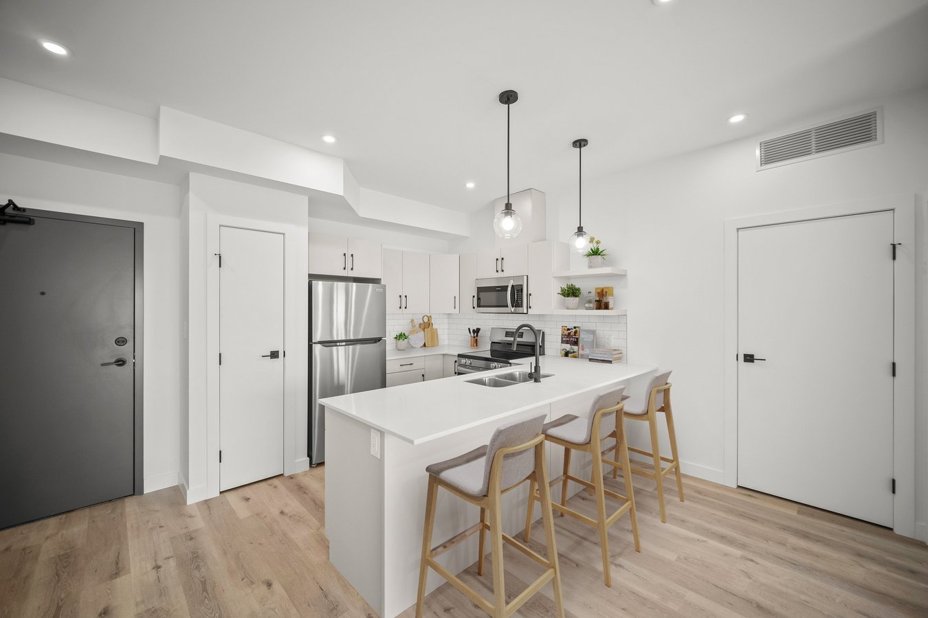 1800 Leila Avenue - Photo 2