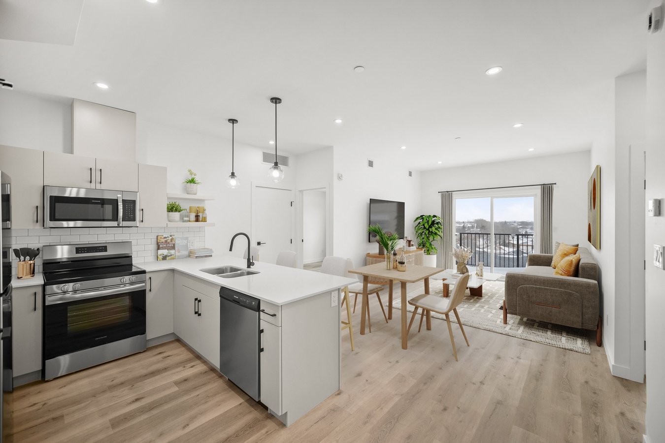 1800 Leila Avenue - Photo 1