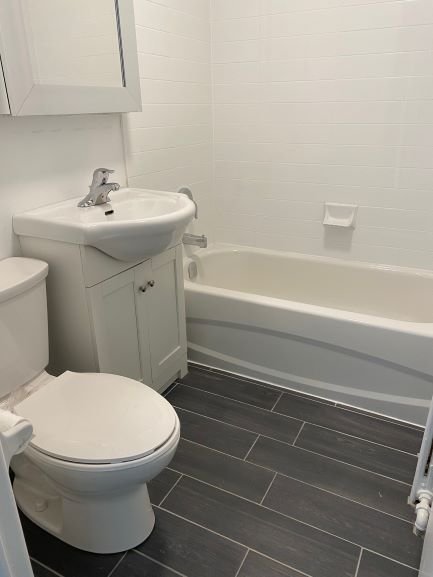 2558 Eglinton Avenue West - Photo 12