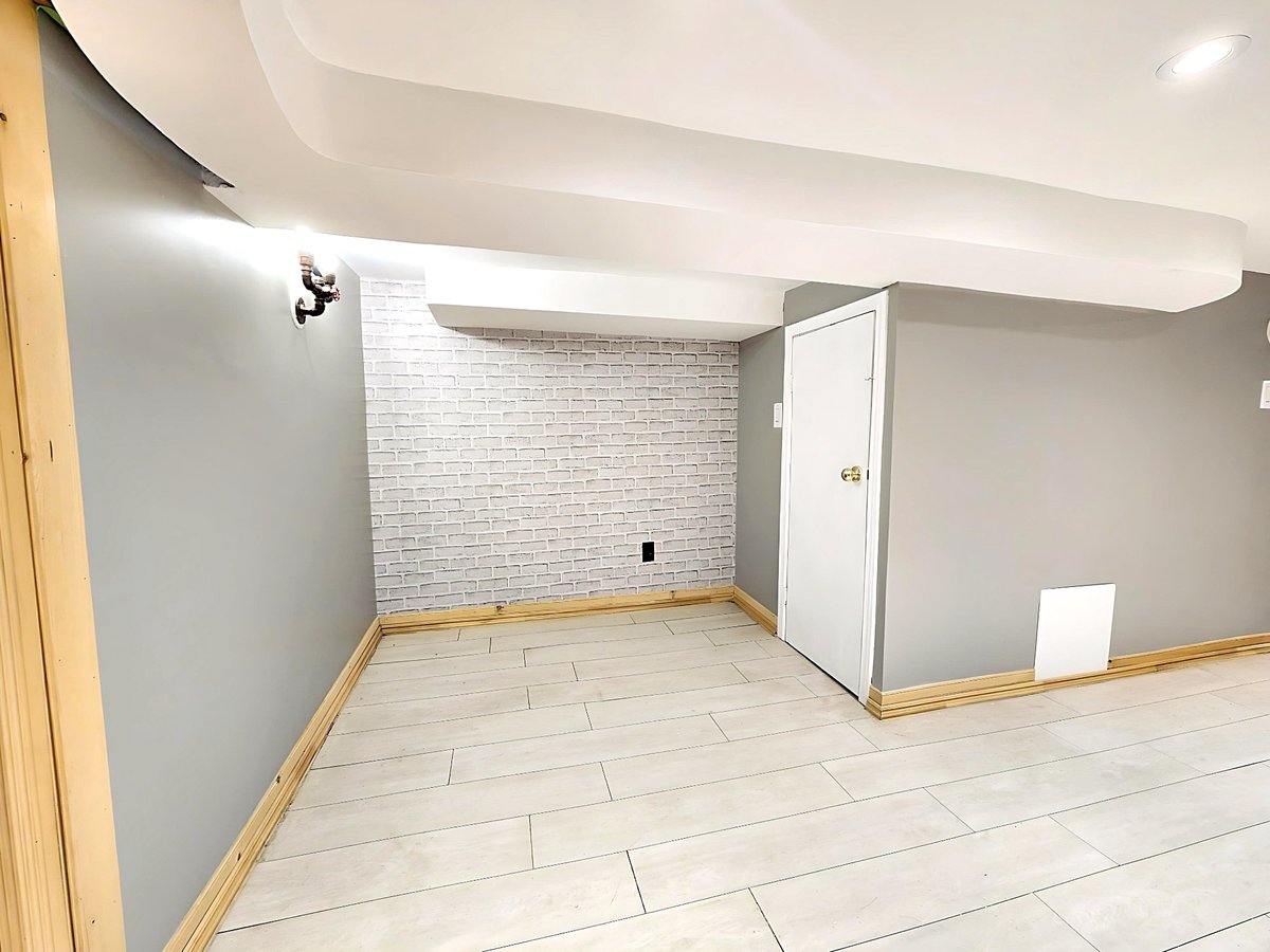 100 Blakley Avenue - Photo 3