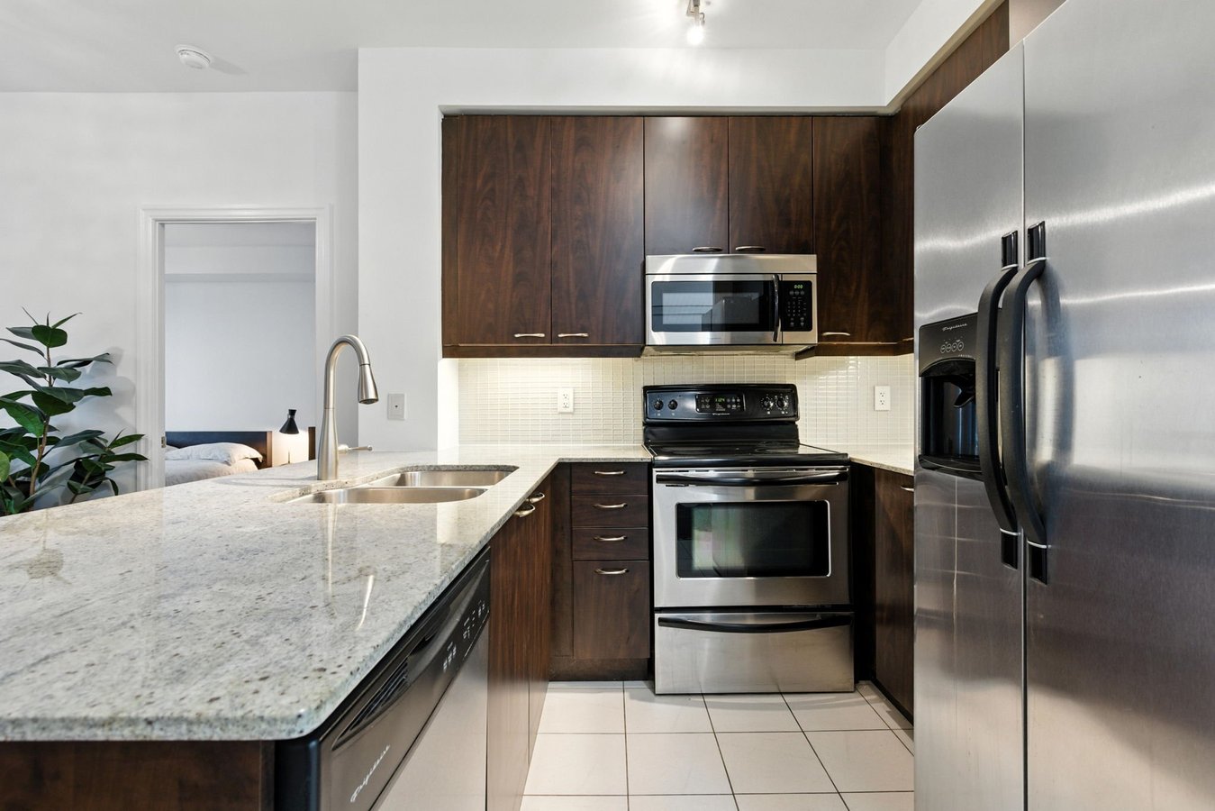 500 Saint Clair Avenue West - Photo 2