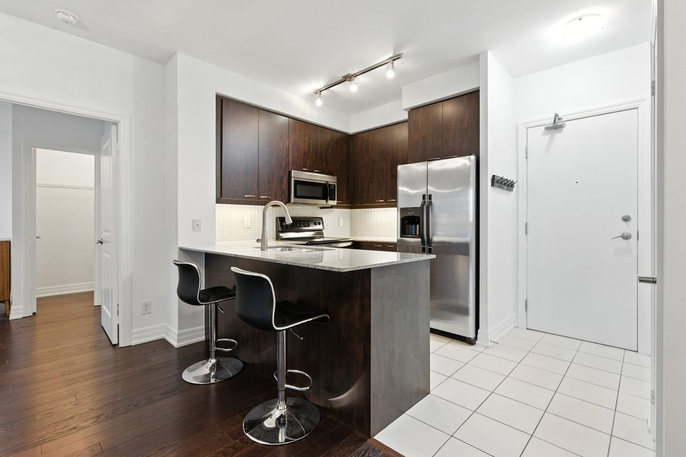 500 Saint Clair Avenue West - Photo 3