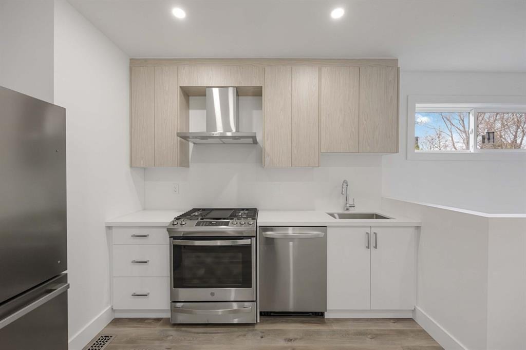 1937 Lawrence Avenue West - Photo 2