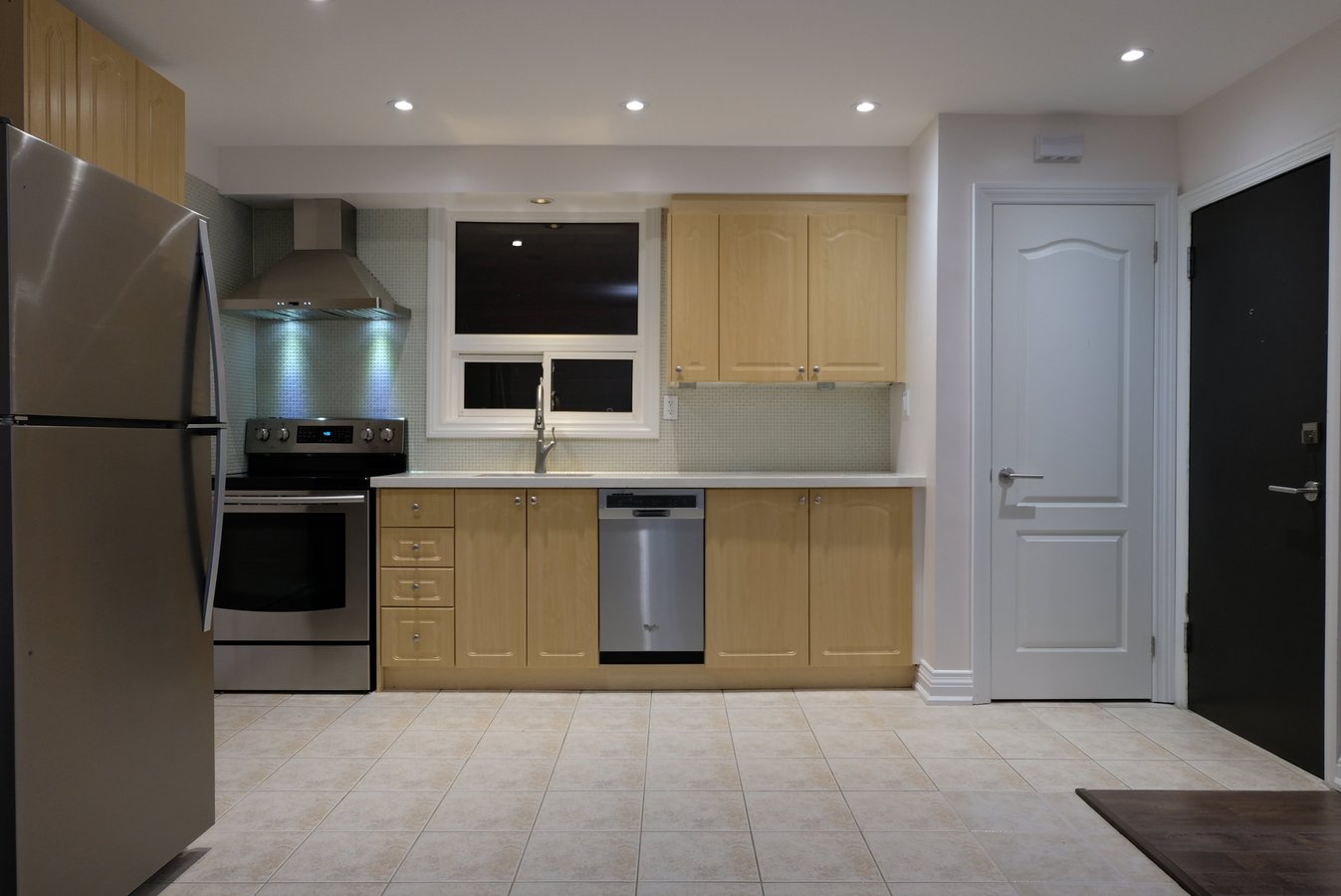 242 Jane Street - Photo 8